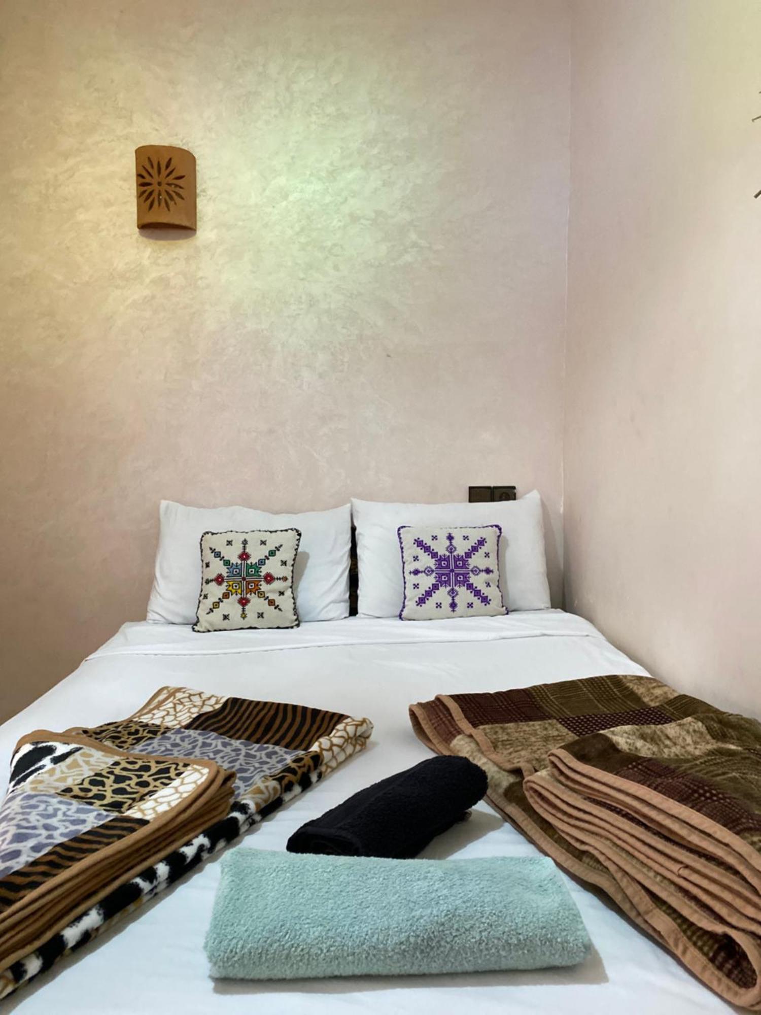 Chill Surfer Hostel Tamraght Bagian luar foto